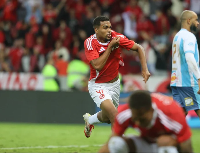 INTERNACIONAL VENCE E TREINADOR DEFENDE ATLETA APÓS POLÊMICA