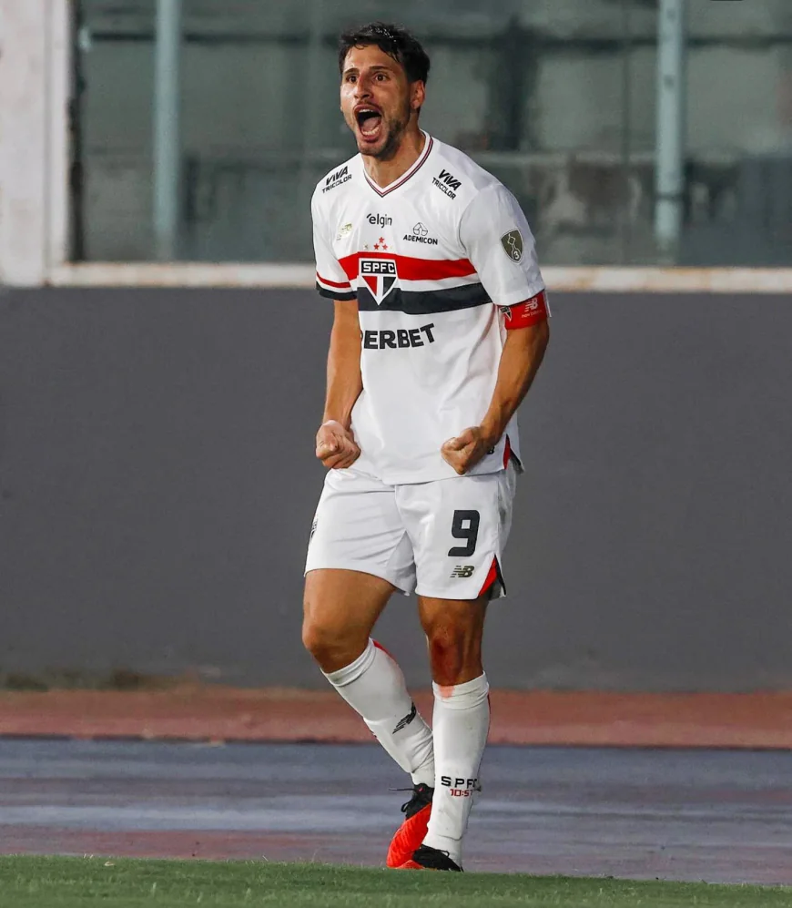 SÃO PAULO SOFRE NA ARGENTINA MAS GARANTE A VITÓRIA