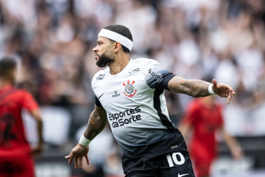 MEMPHIS DEPAY COMEMORA VIRADA DO CORINTHIANS SOBRE O SPORT E CELEBRA MOMENTO NO BRASIL