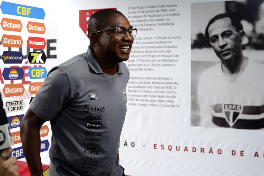 Santos está em busca de um novo treinador e não descarta deixar César Sampaio como treinador efetivo