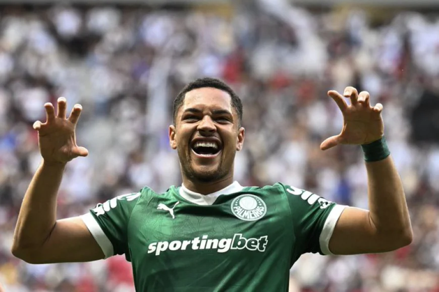No domingo  dia das mães o Palmeiras vence o clássico Choque-Rei e lidera o Campeonato Brasileiro com um gol de Vitor Roque que dedica o gol à sua mãe