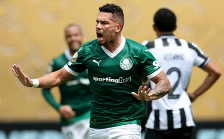 Gênio Paulinho entra em campo contra o Botafogo para classificar o Palmeiras para as quartas de final do Mundial de Clubes 2025.
