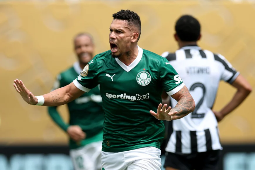 Gênio Paulinho entra em campo contra o Botafogo para classificar o Palmeiras para as quartas de final do Mundial de Clubes 2025.