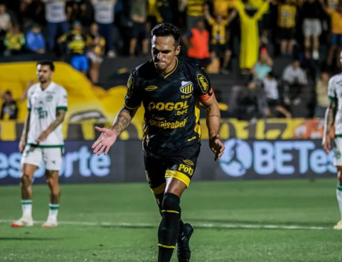 GRÊMIO NOVORIZONTINO DERRUBA O LÍDER GOIÁS