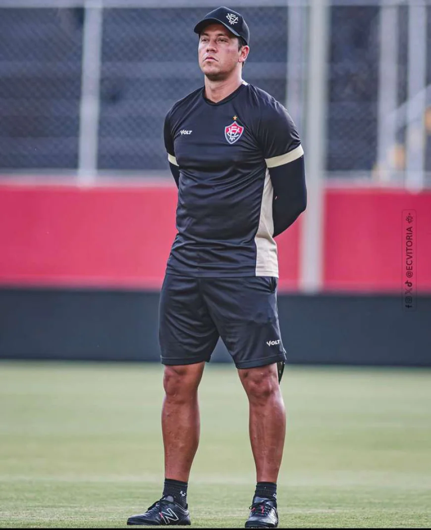THIAGO CARPINI NÃO É MAIS TREINADOR DO VITÓRIA